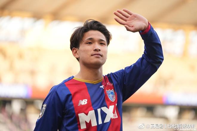 鹿岛鹿角球迷现场助威，激发球队夺冠斗志