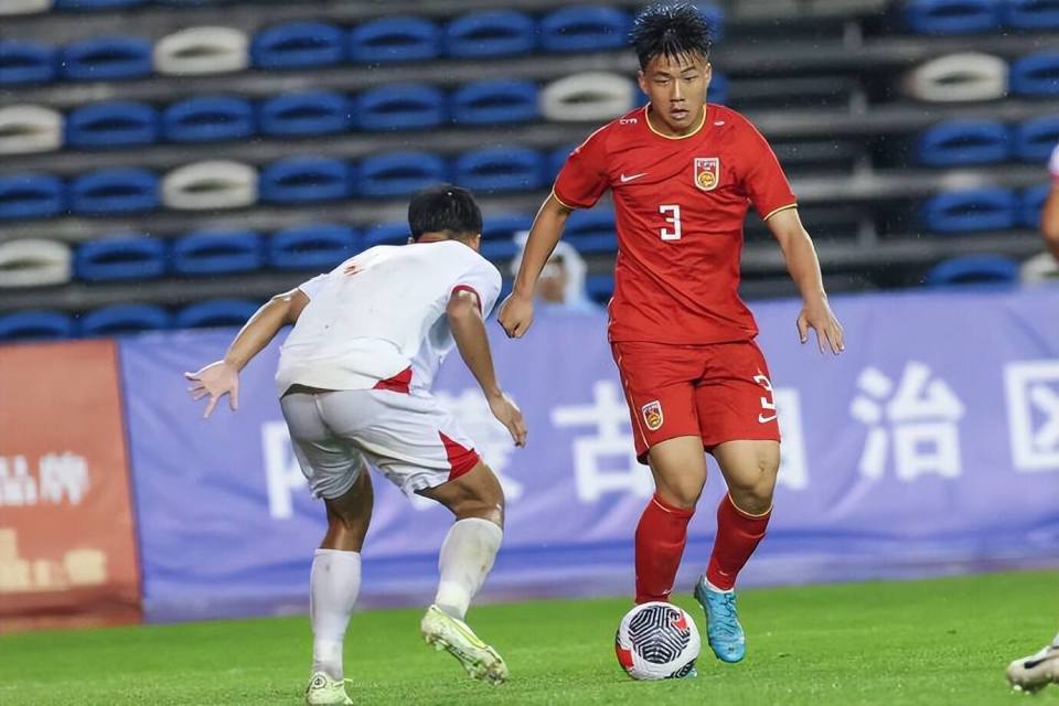 亚洲足球新星崛起！中国U16战平日本：用脸挡球的拼搏精神感动人心！