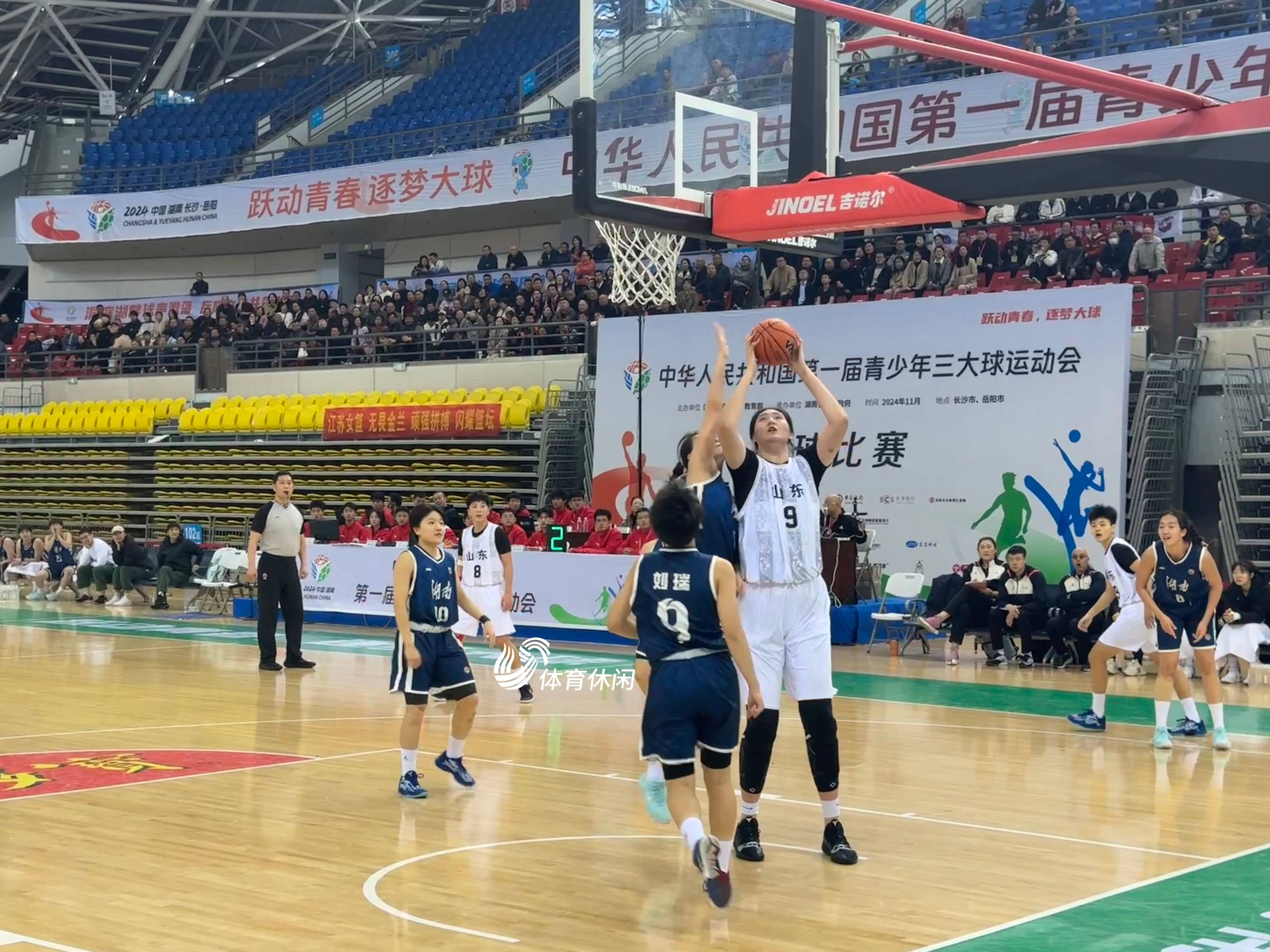 关于制霸篮下🦈张子宇出战14分半钟13中9砍下18分10板&正负值+11的信息