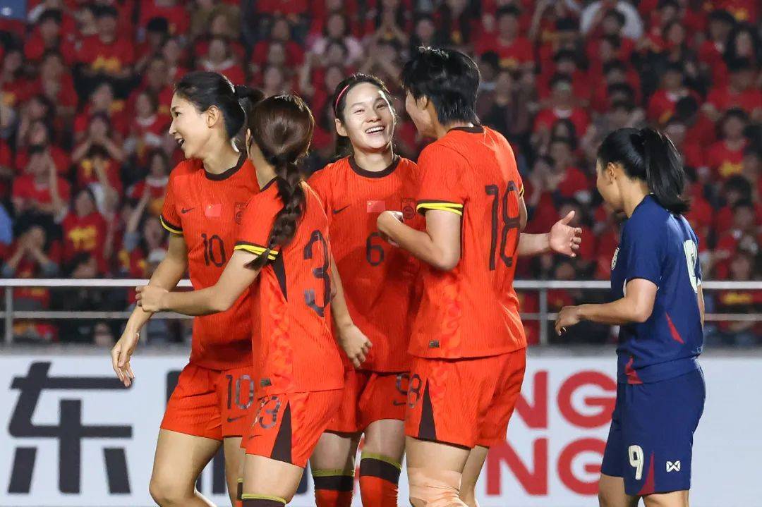 包含中国女足队员争先恐后，斩获国际比赛胜利的词条